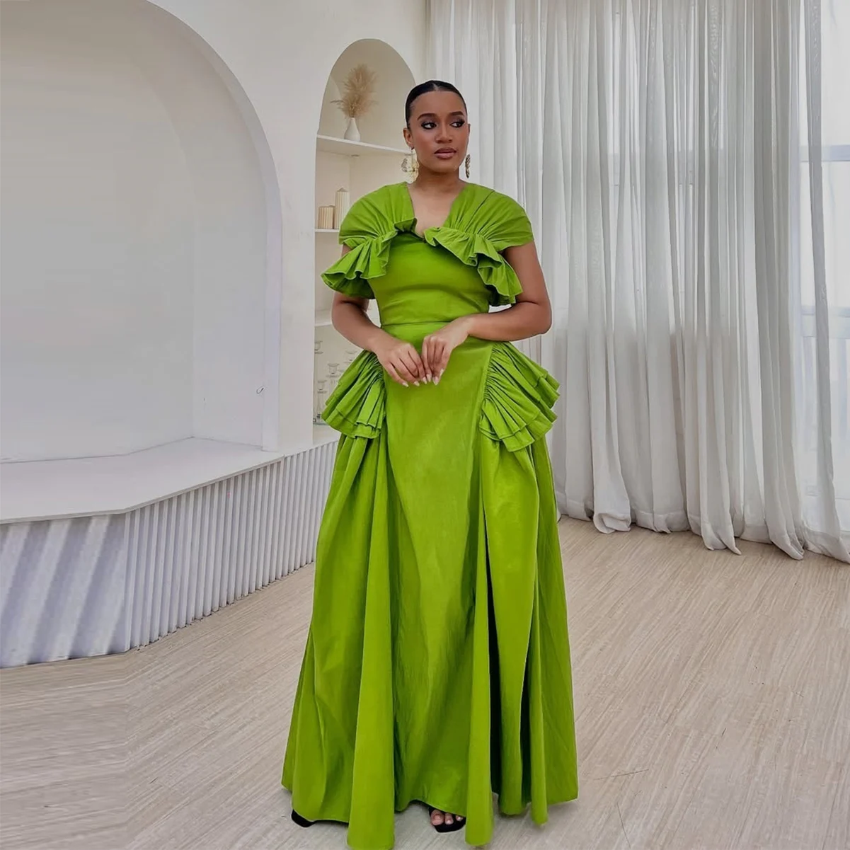 Women'S Green Formal Wear - 2026 Pretty Green Übergrößen-Satin-Abendkleid mit Rüschen